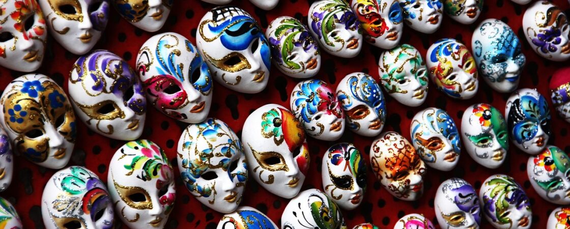 Scopri i migliori Carnevali d'Italia del 2025: date, tradizioni e feste imperdibili da Nord a Sud. Guida completa regione per regione.
