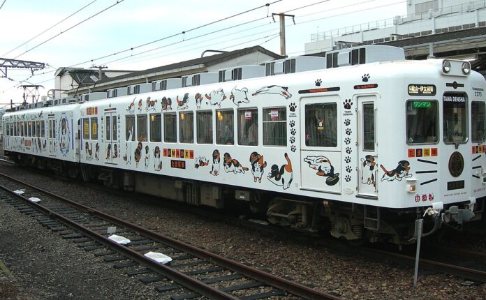 Treni giapponesi insoliti: 3 dei più particolari