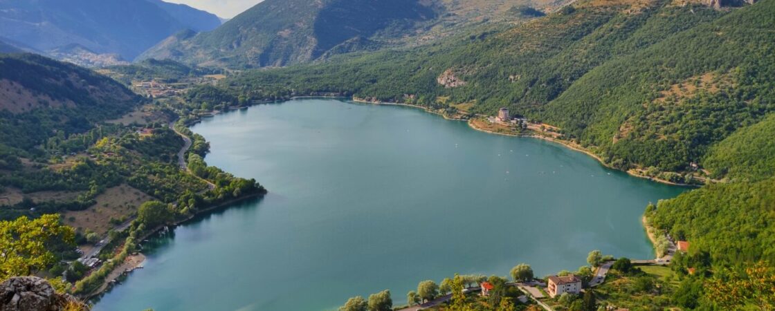 5 luoghi imperdibili a Scanno: il borgo che ispirò Escher