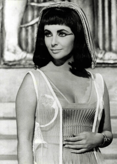Cleopatra con Elizabeth Taylor: il film che fece quasi fallire la Fox