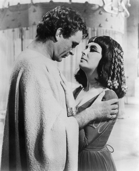 Cleopatra con Elizabeth Taylor: il film che fece quasi fallire la Fox