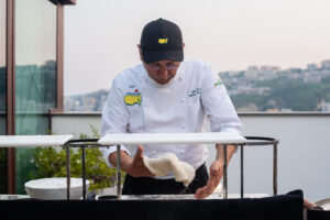 Napoli celebra la pizza fritta in alta quota: Fry High all'Hotel de Bonart Naples