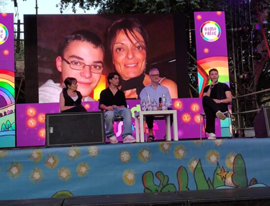 Teresa Manes, Roberto Proia e Samuele Carrino al talk Il ragazzo dai pantaloni rosa