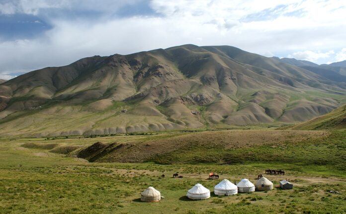 Cosa vedere in Kirghizistan: natura, nomadi e cultura