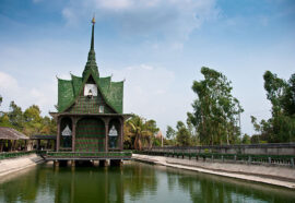 Tempio di vetro della Thailandia: una soluzione all’inquinamento