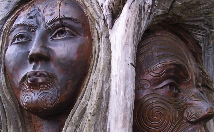 intaglio in legno cultura maori