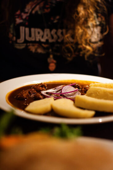 Střecha, gulash vegano