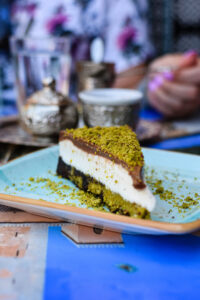 Vegetariani in Bosnia: Al Andalus e sua torta al pistacchio Dubai