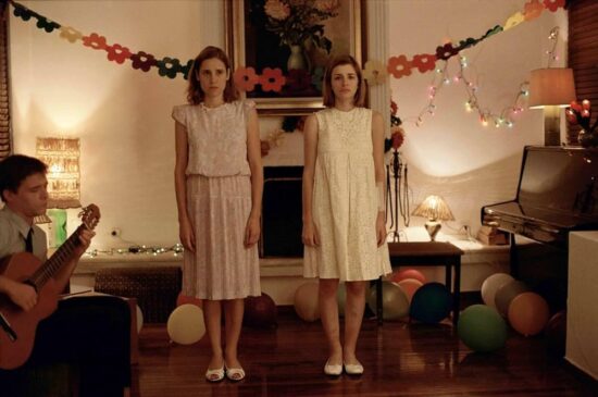 Dogtooth recensione