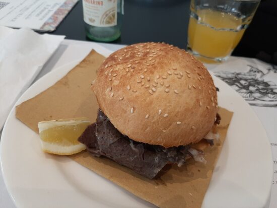 Pani ca meusa, un piatto tipico da mangiare a Palermo
