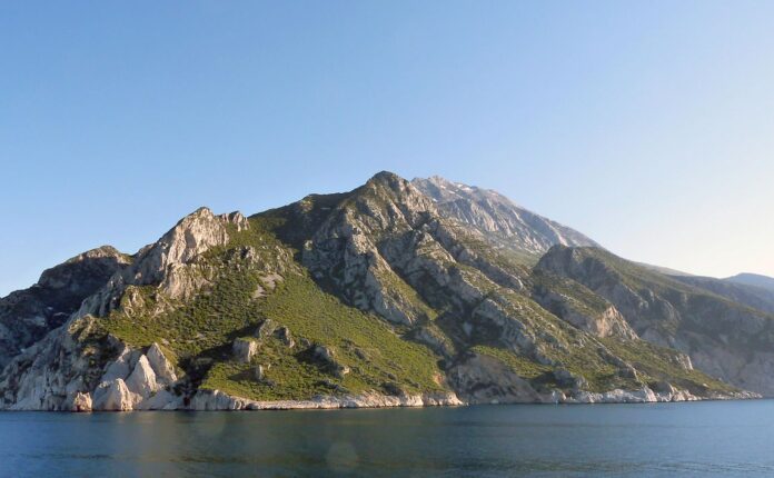 Monte Athos: il luogo in cui è vietato l'accesso alle donne