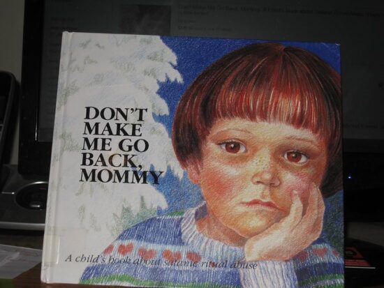 Copertina del libro "Don't make me go back mommy"