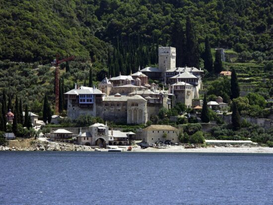 Monte Athos: il luogo in cui è vietato l'accesso alle donne