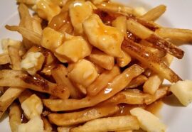 Poutine: il comfort food che racconta il Canada