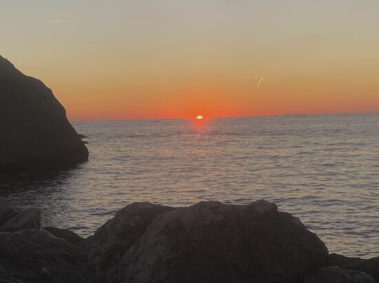 Tramonto sul mare presso il Molo Borbonico di Forio