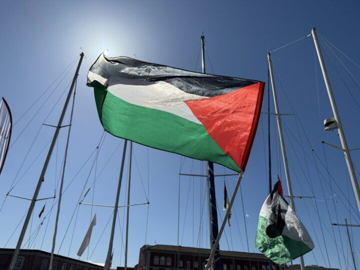 Global Sumud Flotilla salpa simbolicamente da Napoli | Recensione