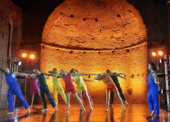 La precisione dei gesti In C di Sasha Waltz