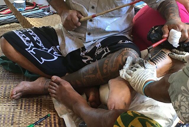 Tatuaggi polinesiani: storia sacra impressa sulla pelle