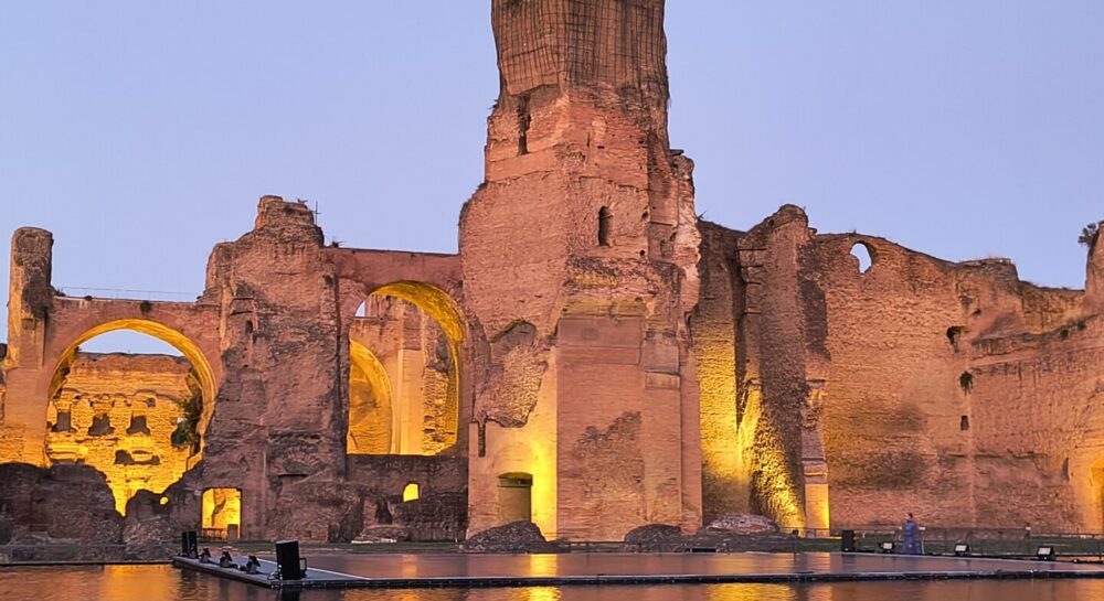 Il palcoscenico sull'acqua alle Terme di Caracalla
