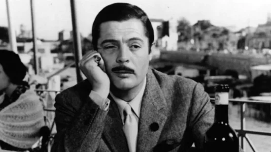 Marcello Mastroianni con i baffi nel film Divorzio all'italiana