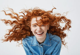 Capelli ricci e definiti: i prodotti che fanno la differenza