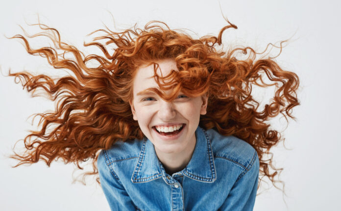 Capelli ricci e definiti: i prodotti che fanno la differenza