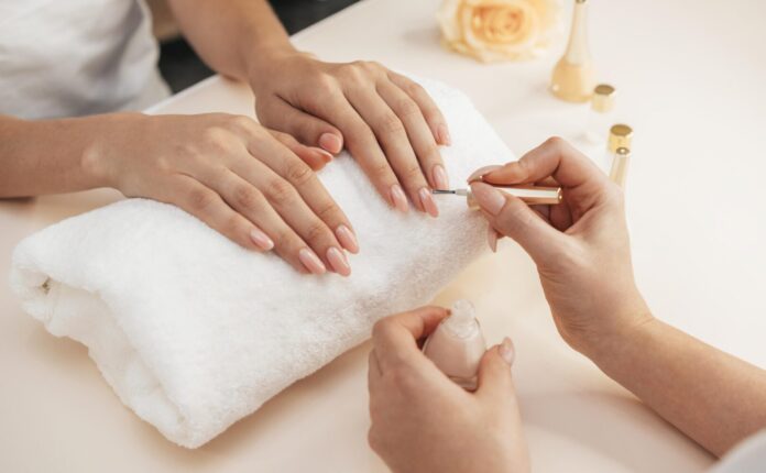 La storia delle unghie in gel: dalla nail form alla dual form