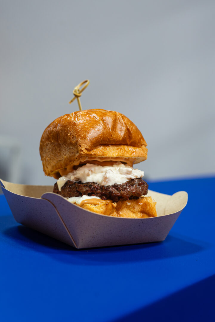 Hambo Hamburgeria, la ricevitoria del burger a Chiaia: panino Bari