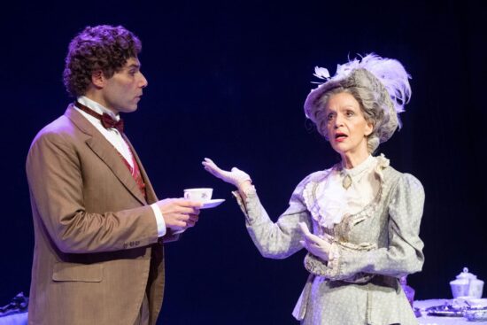 Lucia Poli in Lady Bracknell e Luigi Tabita in Algernon