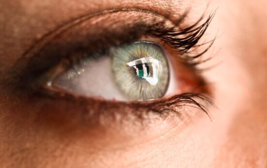 Mascara colorati: quali utilizzare per illuminare lo sguardo