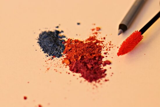 Mascara colorati: quali utilizzare per illuminare lo sguardo