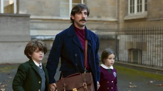 Scena della serie Nessuno ci ha visti partire con Leo e i bambini