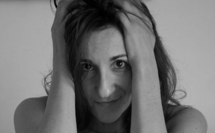 Reggi qui un attimo di Patrizia Eger | Intervista