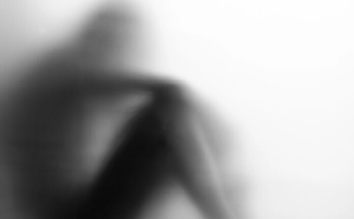 Il fenomeno della Male Loneliness Epidemic, la solitudine maschile nel XXI secolo