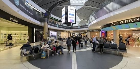 Esterno dell'aeroporto di Fiumicino Leonardo da Vinci