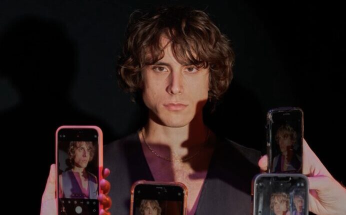 Davide De Luca torna con il singolo F__k Davide De Luca: intervista all’artista