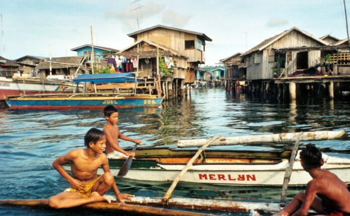 I Bajau: vivere sospesi tra onde e cielo