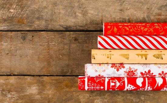 Realizzare pacchetti natalizi: 5 materiali indispensabili