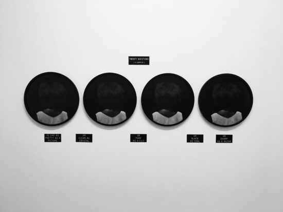 "Twenty Questions (A Sampler), tra Femminismo e Postcolonialismo.