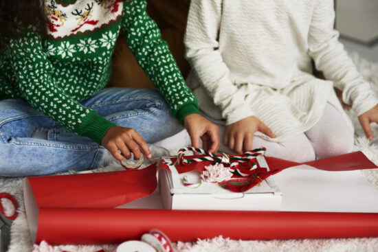 Realizzare pacchetti natalizi: 5 materiali indispensabili