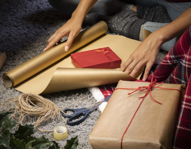 Realizzare pacchetti natalizi: 5 materiali indispensabili