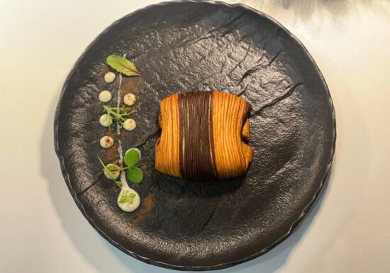 Pan suisse sfogliato al cioccolato ripieno di genovese napoletana