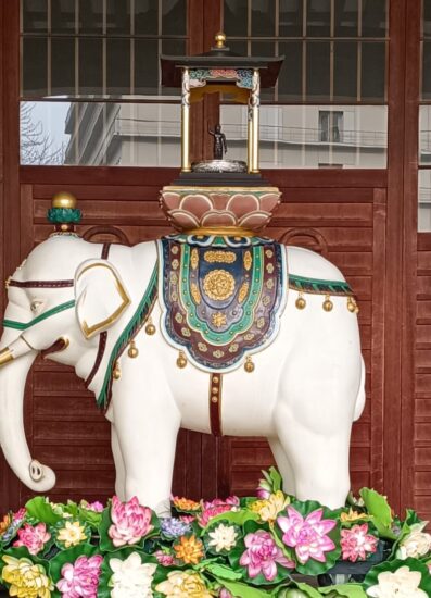 Rappresentazioni di Shakamuni: le 5 tipologie di statue più famose