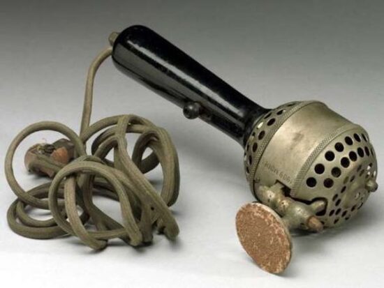 1869, nasce il primo vibratore come strumento medico