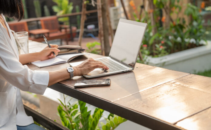 Lavoro ibrido: come cambia la vita dei lavoratori