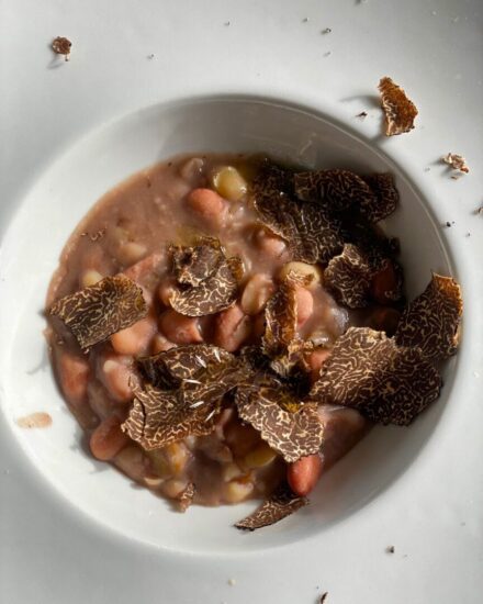 Zuppa di fagioli misti e di Controne con castagne e tartufo nero uncinato