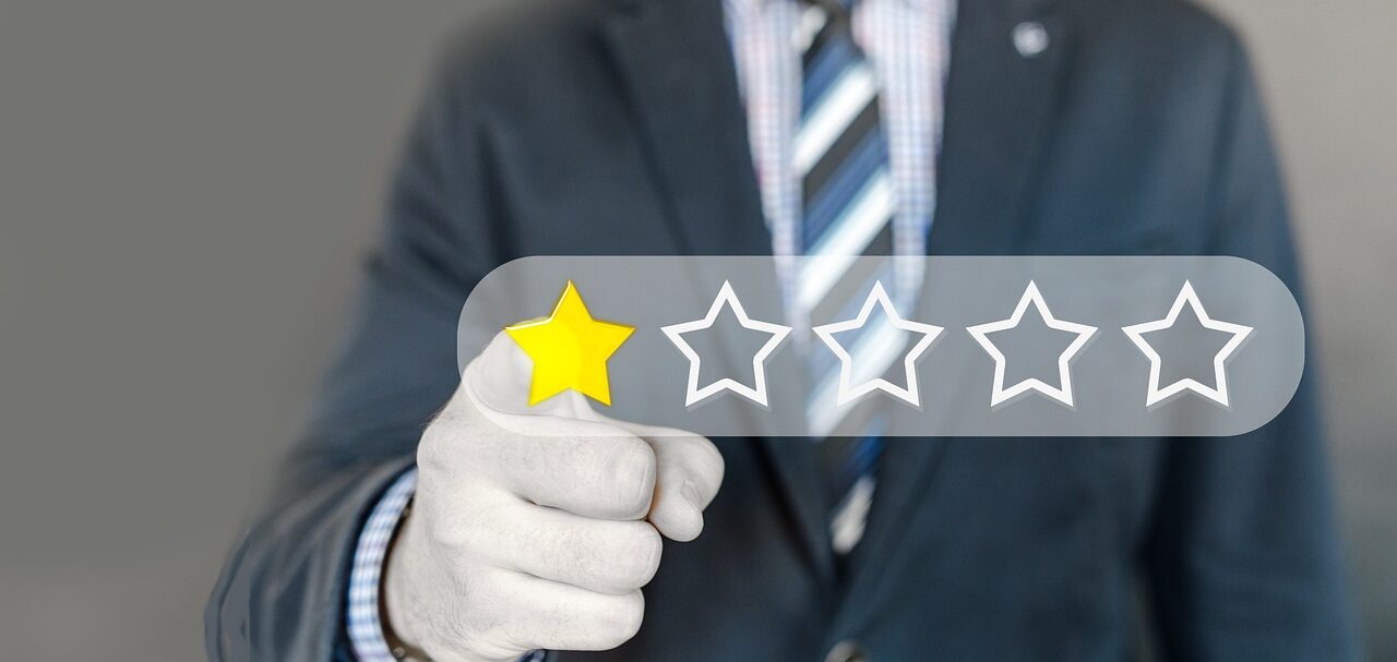 Nosedive e il social rating: quando la reputazione diventa controllo sociale