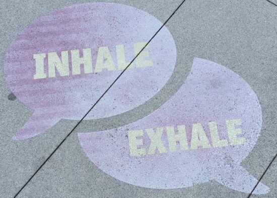 Vignetta sulla respirazione inalare ed espirare