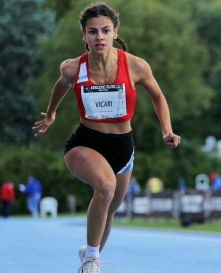 Valentina Vicari durante una gara dei 100 metri.