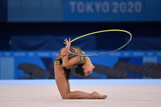 Milena Baldassarri impegnata durante un esercizio in una gara all'Olimpiade di Tokyo 2020.